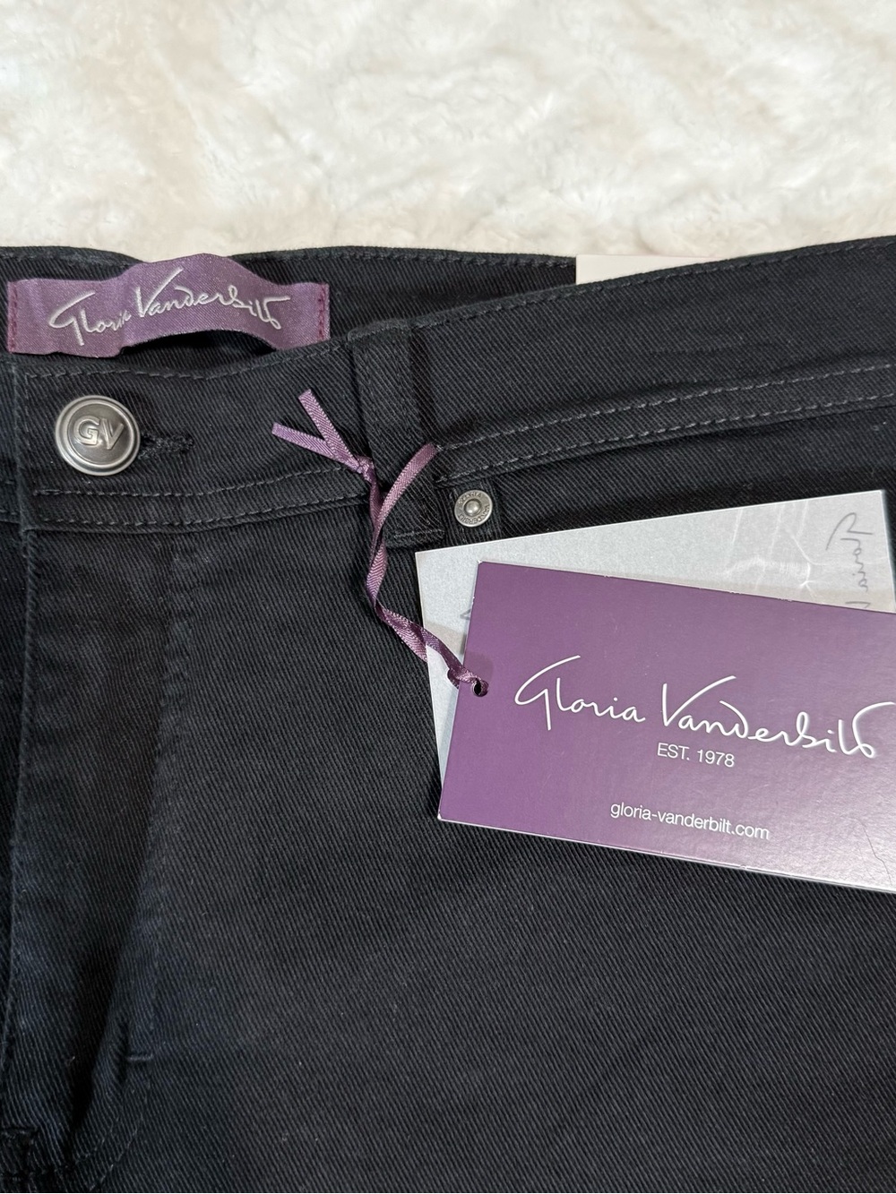 Gloria Vanderbilt Amanda Capris Black - Size 10Petite - NWT - Picture 4 of 15